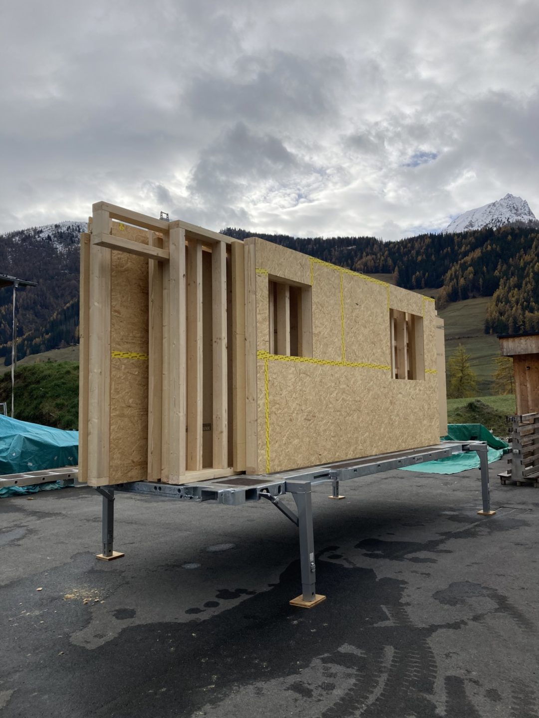 Chargement des ossatures bois prêtes pour la pose – Maison d'habitation